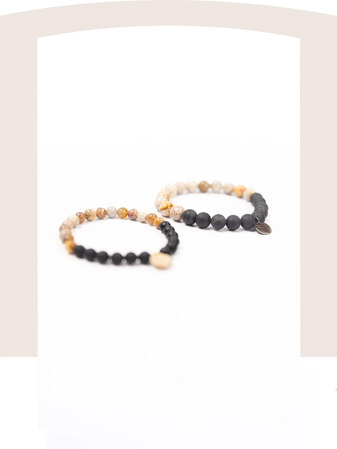 NUYU Partner Armband „Connected“ mit Versteinerter Koralle und Turmalin, steht für Schutz, Harmonie, Kreativität, Erdung, Gemeinschaft, elastisches Band