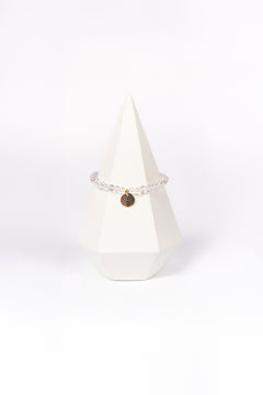 NUYU Armband „Beloved“ mit Kunzit und Bergkristall, steht für Klarheit, Intuition, Zärtlichkeit, Harmonie, elastisches Band