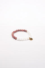 NUYU Armband „Bloomed“ aus Sonnenstein und Bergkristall mit Gold-Anhänger