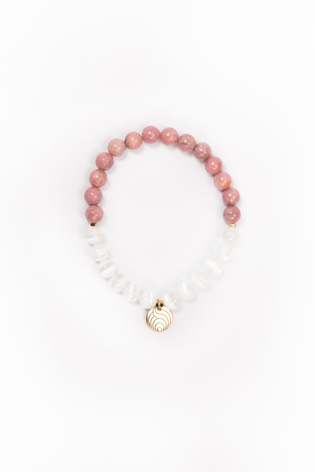 NUYU Armband „Bloomed“ aus Sonnenstein und Bergkristall mit Gold-Anhänger