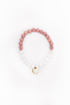 NUYU Armband „Bloomed“ aus Sonnenstein und Bergkristall mit Gold-Anhänger