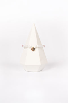 NUYU Armband „Bloomed“ aus Sonnenstein und Bergkristall mit Gold-Anhänger
