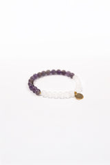 NUYU Armband „Calmed“ mit Amethyst und Bergkristall, steht für geistige Klarheit, Harmonie, Schutz & Stärke, Intuition, Gleichgewicht, elastisches Band