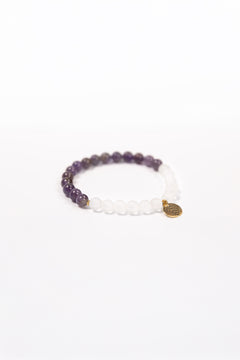 NUYU Armband „Calmed“ mit Amethyst und Bergkristall, steht für geistige Klarheit, Harmonie, Schutz & Stärke, Intuition, Gleichgewicht, elastisches Band