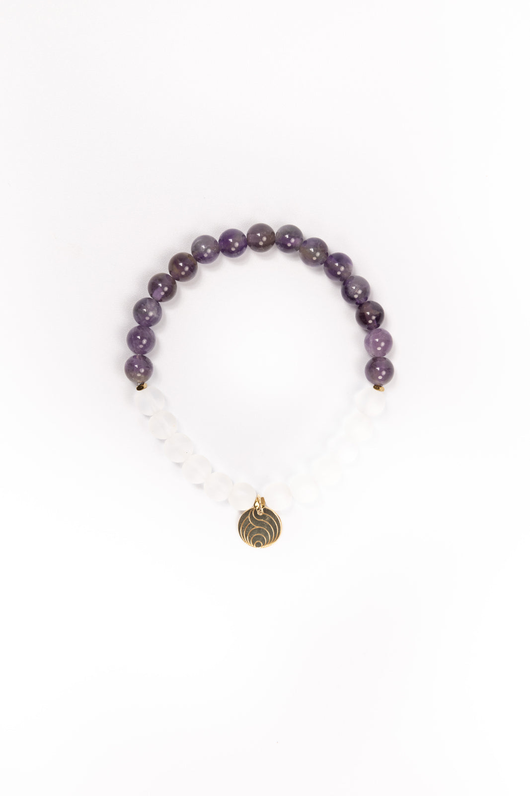 NUYU Armband „Calmed“ mit Amethyst und Bergkristall, steht für geistige Klarheit, Harmonie, Schutz & Stärke, Intuition, Gleichgewicht, elastisches Band