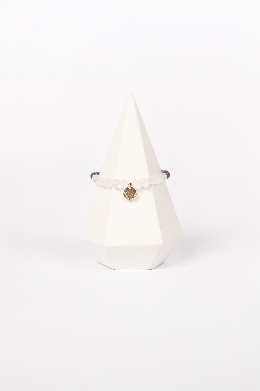 NUYU Armband „Calmed“ mit Amethyst und Bergkristall, steht für geistige Klarheit, Harmonie, Schutz & Stärke, Intuition, Gleichgewicht, elastisches Band